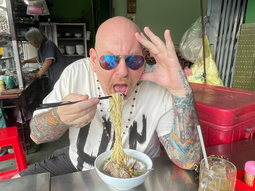 Những video chia sẻ ẩm thực Việt Nam của người đàn ông Mỹ thu hút người xem (Ảnh: NVCC).